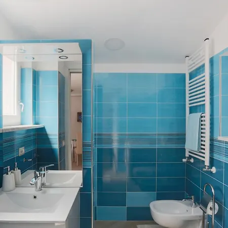 Seaview By The Sea With Terrace Апартаменты *